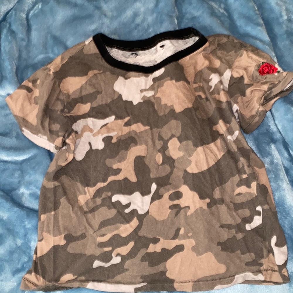 Cute cropped camo tshirt